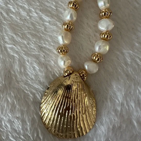 NWT Talbots Seashell Necklace - Picture 3 of 11